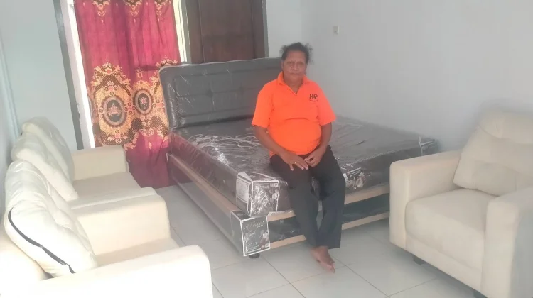 Bupati Hanubun Isi Rumah Kosong Korban Puting Beliung dengan Bantuan Perabotan