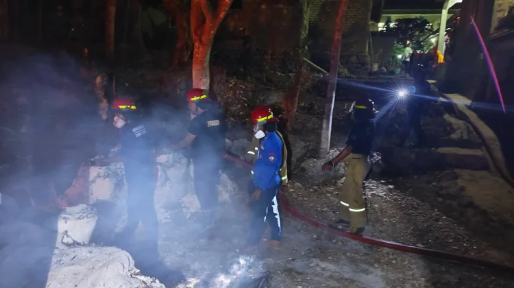 Sehari Tiga Kali Kebakaran, Damkar Malra Bergerak Cepat