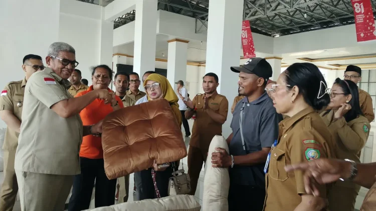 Pemkab Malra Salurkan Bantuan Sosial bagi Korban Bencana dan Disabilitas
