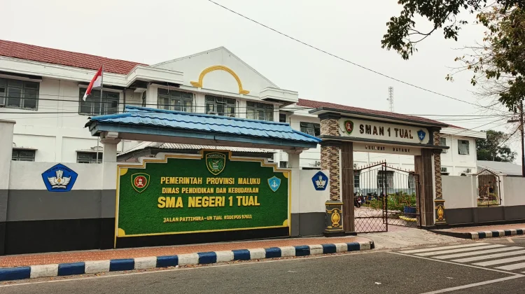 SMA Negeri 3 Ambon Sharing Program Kerja Bersama SMA Negeri 1 Tual