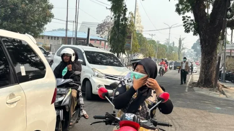 Kabut Asap Tebal, Bupati Malra Instruksi Dinas Kesehatan Bagi Masker ke Warga