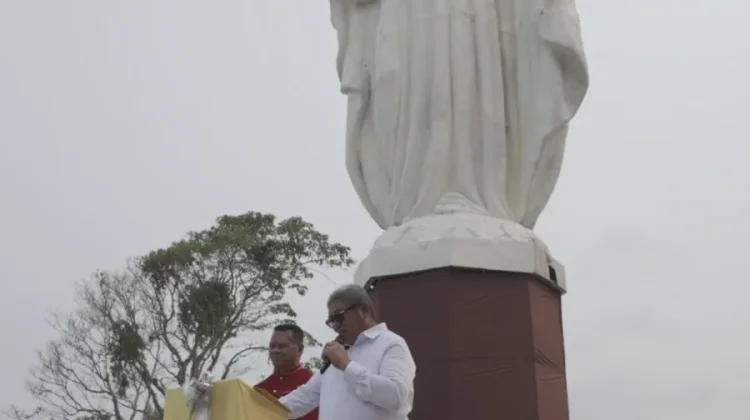 Bupati Malra Hadiri Pemberkatan Arca Hati Kudus Yesus Waur
