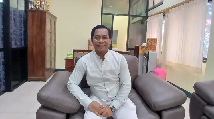 Dinkes Kota Tual Bagikan Masker untuk Lindungi Warga dari Kabut Asap