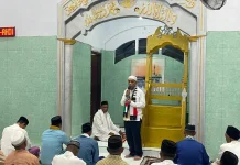 Wawali Tual, Berikan Kultum di Masjid Al-Ahdi Tamedan