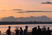 Pemanfaatan Pantai Kiom sebagai Ruang Terbuka dan Destinasi Wisata