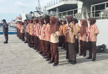 SMKN 1 Kota Tual Penuhi Undangan Lanal