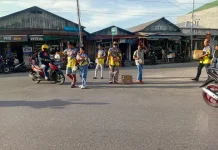 Seiherte Bagikan 400 bungkus Takjil Kepada Warga Dobo