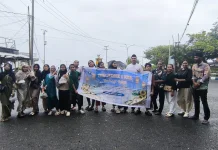 200 Paket Takjil dari SMP N 1 Kota Tual untuk Pengguna Jalan