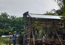 Satgas TMMD dan Warga di Aru Selatan Timur, Bangun RTLH hingga Buka Puasa Bersama