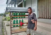 Larisnya Penjualan Bensin Eceran dipinggiran Trotoar