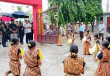 Uskup Diosis Amboina Kunjungi Dobo, Disambut Hangat Umat Katolik