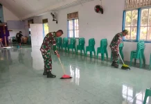 Babinsa Koramil 1503-02/Elat Laksanakan BIN BAKTI Bersama Jemaat di Gereja GPM Elim