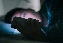 Dampak Penggunaan Gadget pada Waktu Istirahat dimalam hari