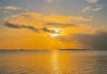Playlist Santai di Pantai: Lagu DAY6 yang Wajib Didengar