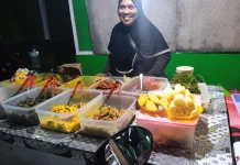 Kapal Sandar Membawa Berkah untuk Pedagang Lauk Pauk