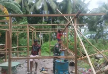 Babinsa Jerol Turut Bangun Rumah Warga