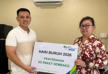 Peringati May Day, BPJamsostek Tual Malra Salurkan Sembako