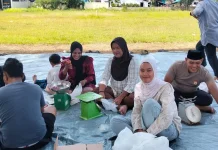 Polwan Polres Tual Turun Langsung Bantu menyiapkan Daging untuk Para Mustahik