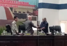 Wakil Ketua DPRD Kep. Aru Buka Paripurna Penyampaian Rekomendasi LKPJ T.A 2025