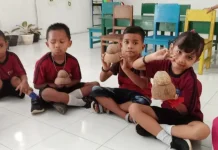 TK Negeri Tual, Belajar Mengenalnya Permainan Tradisional Tempurung Dari Kei