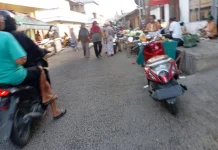 Suasana Pasar Timur Kota Dobo Ramai di Pagi Hari