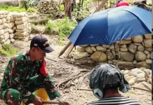 Babinsa Yamtimur Bentuk Solidaritas Warga