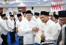 Menteri Nusron Serahkan 243 Sertipikat Tanah Wakaf di Semarang