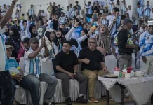 Nobar Piala Dunia, Bupati Thaher Gaungkan Semangat Ain Ni Ain