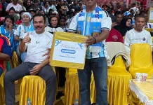 Banjir Hadiah di Gedung Larvul Ngabal, Warga Pulang Bawa Doorprize