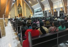 Misa Minggu Biasa XVI Gereja Santo Yoseph Dobo Dirangkai Syukuran dan Perpisahan