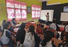 Polisi Mengajar di SMA Negeri 7 Tual, Berikan Pemahaman Anti Bullying dan Kesadaran