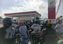Pengurangan Kuota BBM Picu Antrean Panjang di SPBU Dobo