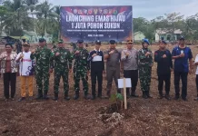 Yonif TP 912/Jargaria Sakti Tanam 300 Bibit Sukun di Aru