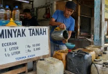 Warga Elat Keluhkan Minyak Tanah Langka, Harga Tembus Rp50.000 per 5 Liter