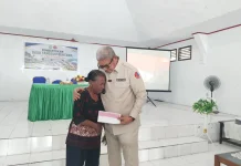 Selamat setelah Terseret Arus ke Laut, Korban Banjir Ohoiel Terima Bantuan