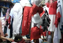 Berkah Agustus: Pedagang Baju Merah Putih Banjir Cuan