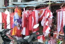 Kisah Penjual Bendera yang Konsisten Rawat Tradisi Kemerdekaan