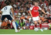 Arsenal Menang Adu Penalti Kontra Como 1907
