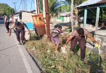 Polsek Selaru Gelar Bakti Sosial, Bersih-Bersih Lingkungan