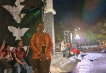 Puisi "Kemerdekaan Sejati" oleh Soekarni Memukau Pentas Seni HUT ke-81 RI di Langgur