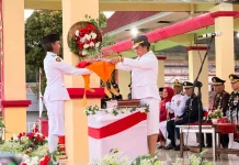 Kapolres Kepulauan Tanimbar Hadiri Upacara Penurunan Bendera