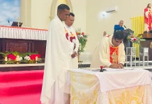 Serah Terima jabatan Pastor Paroki St Yoseph Ohoijang berlangsung khidmat