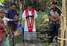 Bhabinkamtibmas Olilit Raya 1 Kawal Peletakan Batu Pertama Sumber Air Oryoin