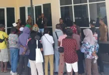 Palang Adat ‘Sasi’ Kantor DPRD Aru Akhirnya Dibuka