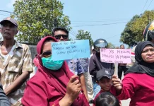 Ratusan Warga Watdek Datangi Polres Malra, Sampaikan Tuntutan Kasus Pelecehan