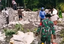Babinsa Koramil 1503-02/Elat Wujudkan Kepedulian lewat Karya Bakti di Banda Efruan