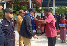 Wabup Viali Hadiri Tebar 2.200 Anakan Teripang dan Sasi di Ur Pulau