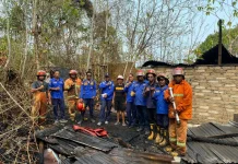 Dua Kebakaran dalam Sehari, Damkar Malra Bergerak Cepat Padamkan Api di Kei Kecil