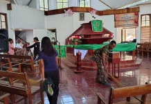 Koramil 1503-02/Elat Bersama Warga Gelar Jumat Bersih, Renovasi Gereja GPM Elim