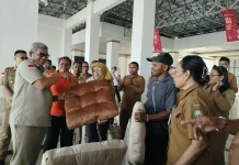 Pemkab Malra Salurkan Bantuan Sosial bagi Korban Bencana dan Disabilitas